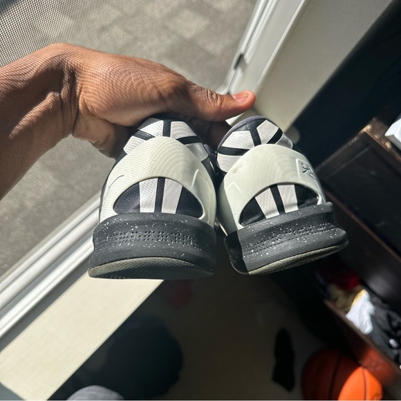 Kobe 8 Nike is size 12.5 - Picture 10 of 11